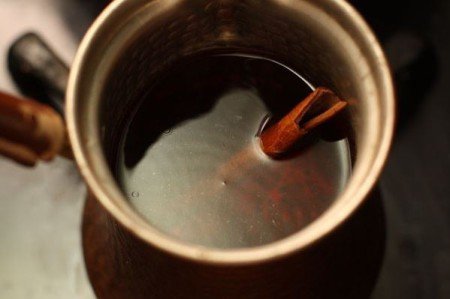 Кава в турці з корицею
