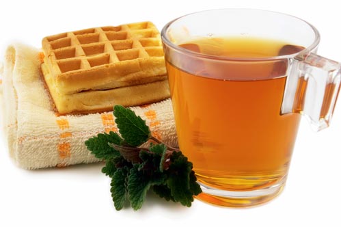 Чай з мелісою – користь і шкода духмяної трави